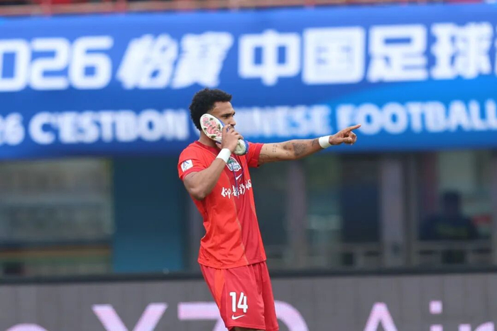 mk体育官网-姆布拉屡失单刀&amp;amp;破门，河南2比1迎两连胜！玉昆后卫送礼+前锋乌龙！|云南|云南玉昆|纳萨里奥|奥斯卡|张宸梁_新浪体育_新浪新闻