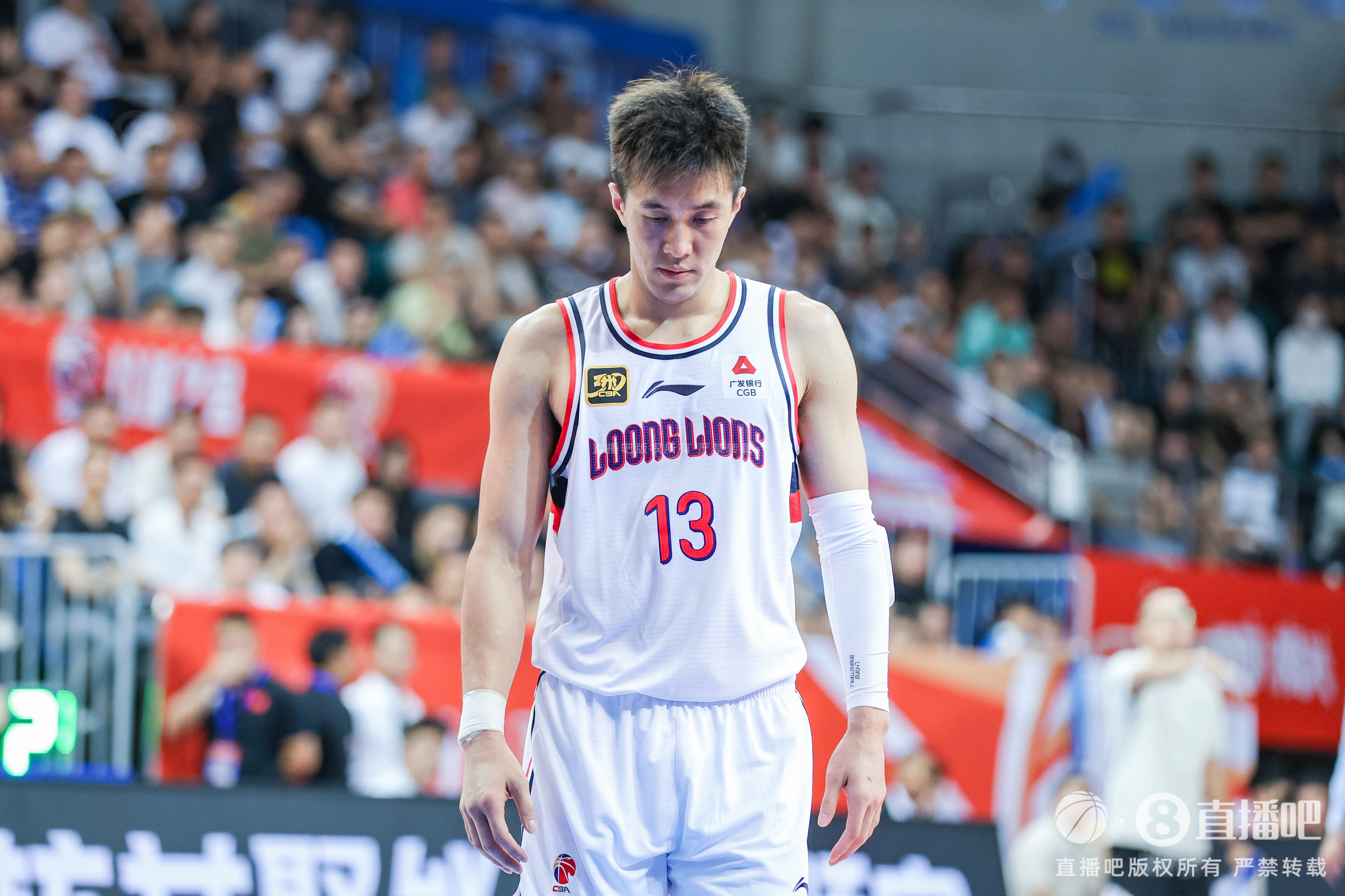 mk体育-引发热议！“郭艾伦被诈骗近千万”词条登上热搜 目前升至第2